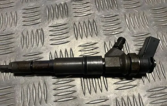 BMW 5 E60 E61 Fuel injector 7793836 0445110216