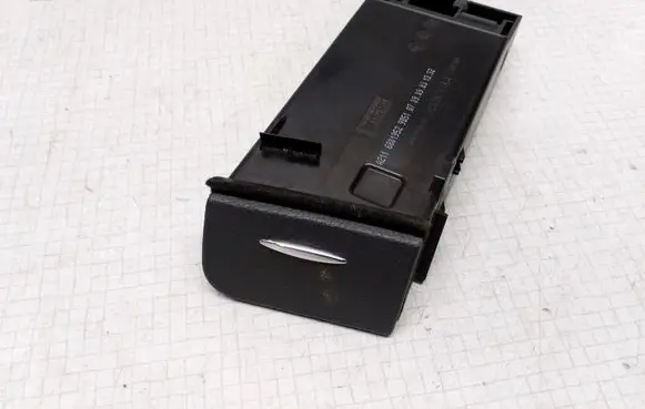 Mercedes-Benz E W211 Glove box A2116801952