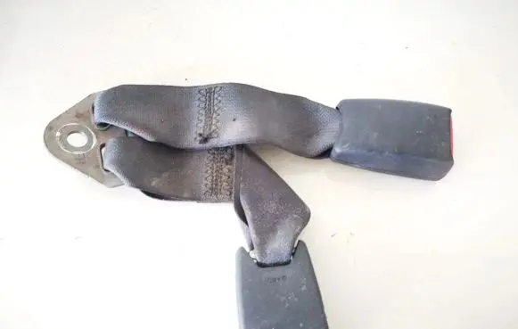 Nissan Almera N16 Middle seatbelt buckle (rear) 