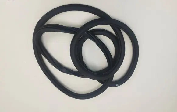 Volkswagen Tiguan Front door rubber seal 5NA867912B