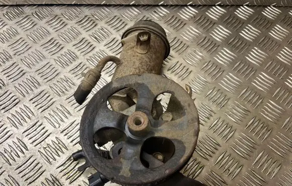 Toyota Yaris Power steering pump