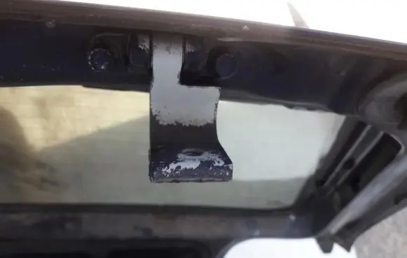 Volkswagen Golf III Tailgate/trunk/boot hinge