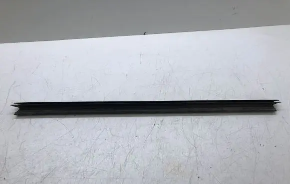Peugeot 308 Rear door windshield rail 
