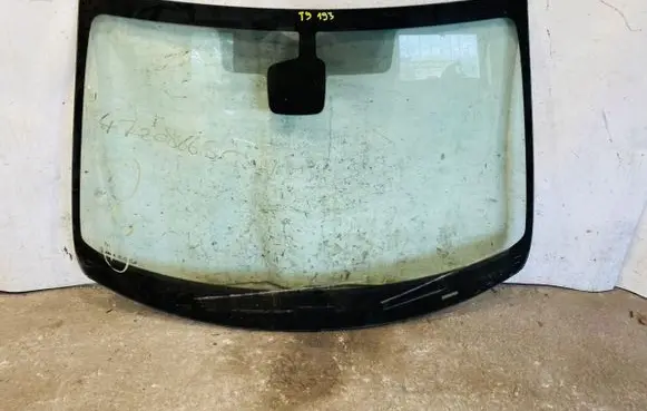 Peugeot 308 Front windscreen/windshield window 