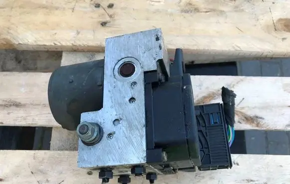 Audi A4 S4 B7 8E 8H ABS Pump 8E0614111T