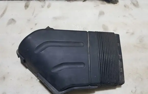 Audi A4 S4 B7 8E 8H Air intake duct part 8E0129617D