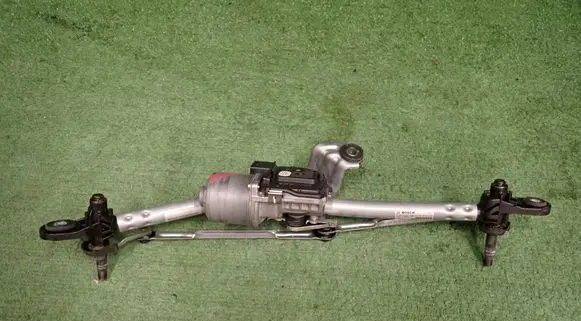 Maserati Grecale Front wiper linkage and motor 670175173