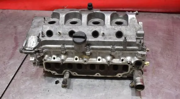 Toyota Auris 150 Engine head 