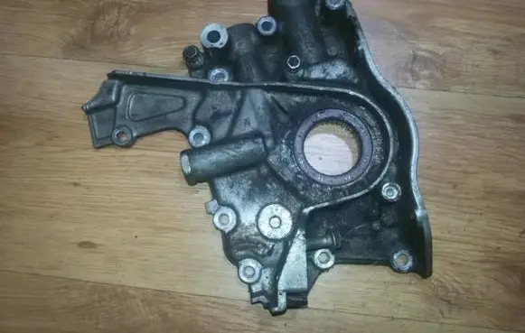 Toyota Avensis T250 Oil pump 