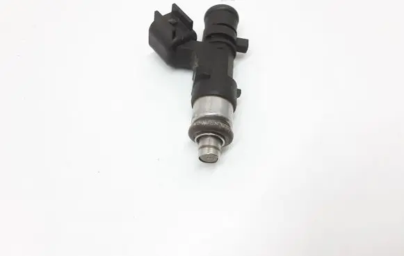 Volvo S80 Fuel injector 30757534