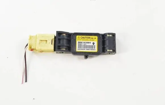 Mitsubishi Grandis Airbag deployment crash/impact sensor MN141004 W002T11071