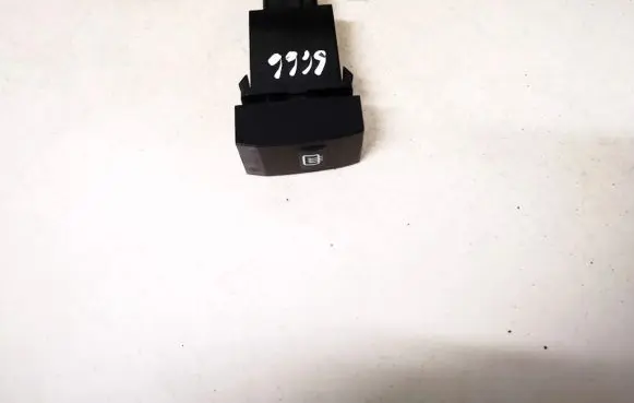 KIA Sorento Windscreen/window heater switch 937103e000