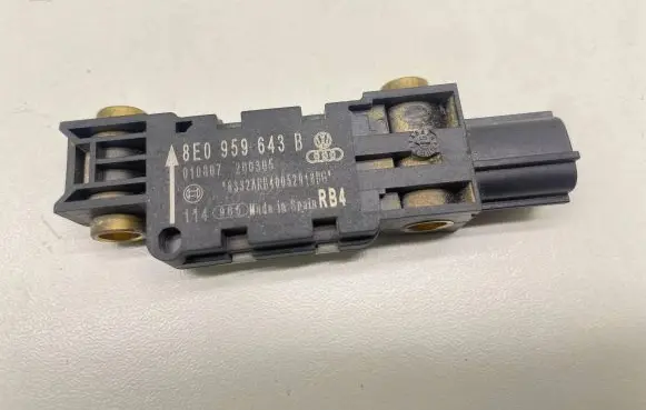 Audi A6 S6 C5 4B Airbag deployment crash/impact sensor 8E0959643B