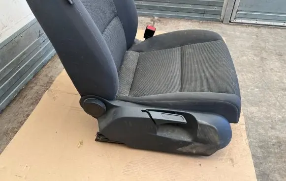 Volkswagen Touran I Front passenger seat 