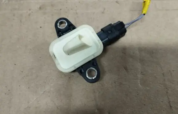 Jeep Renegade Airbag deployment crash/impact sensor 51943478