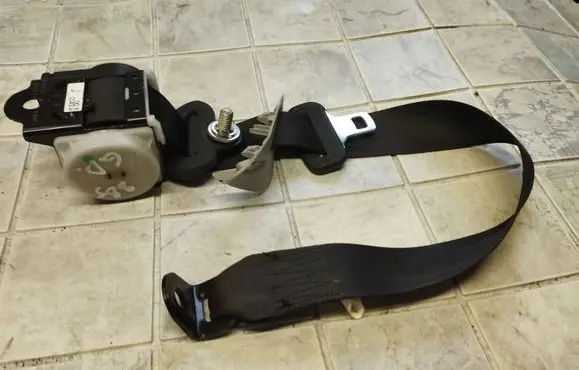 Mazda 5 Third row seat belt T86212T