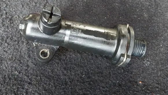 BMW 5 E60 E61 EGR thermostat RB8GFMX85