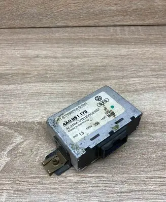 Audi A6 S6 C4 4A Alarm control unit/module 4A0951173