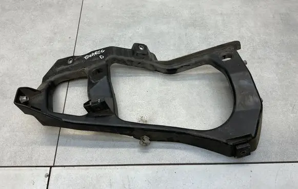 Volkswagen Touareg II Headlight/headlamp mounting bracket 7P6806510