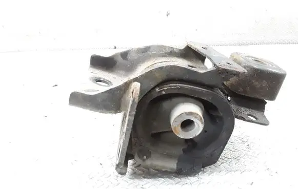 Toyota Corolla Verso E121 Engine mount bracket