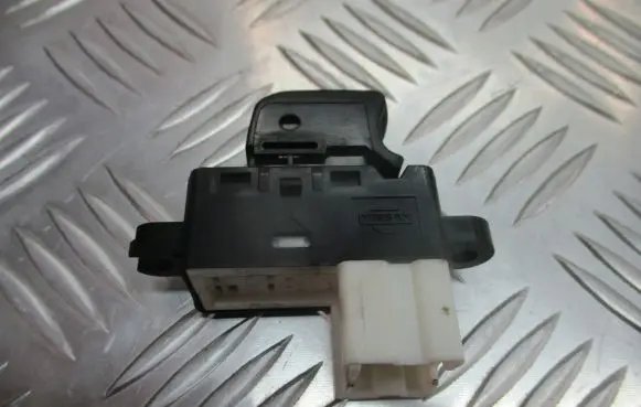 Nissan Tiida C11 Electric window control switch