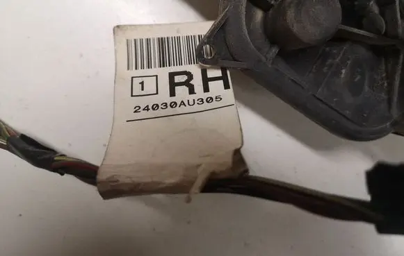 Nissan Primera Tail light bulb cover holder 89025237