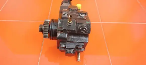 Opel Vivaro Fuel injection high pressure pump 0445010406 20MB51