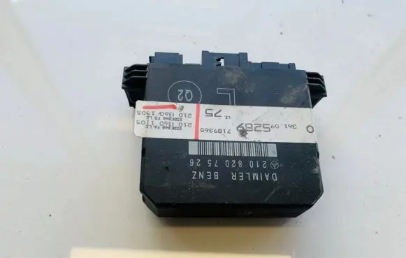 Mercedes-Benz E W210 Door control unit/module 2108207526 7189365