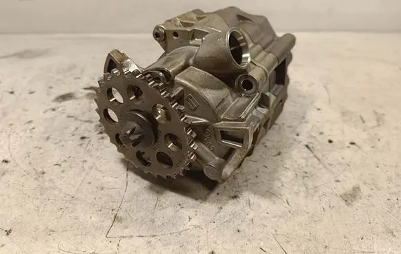 Mercedes-Benz E W213 Oil pump A6541810012