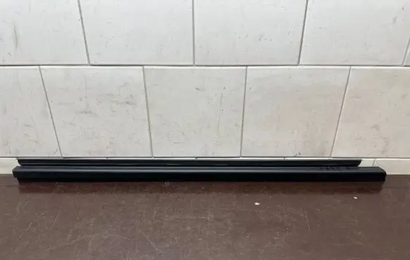 Toyota Prius (XW50) Rubber seal front door window/glass 