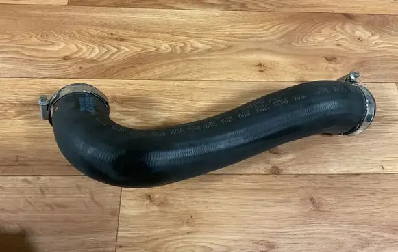 Volkswagen Touareg II Intercooler hose/pipe 7P0145737D