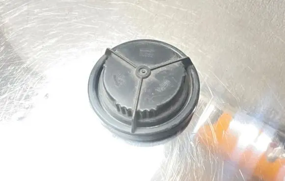 Opel Astra H Headlight/headlamp dust cover 89390686