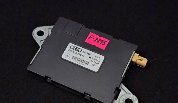 Audi TT TTS Mk2 Aerial antenna amplifier 8J8035225M