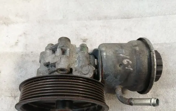 Toyota Avensis T250 Power steering pump 4431005120
