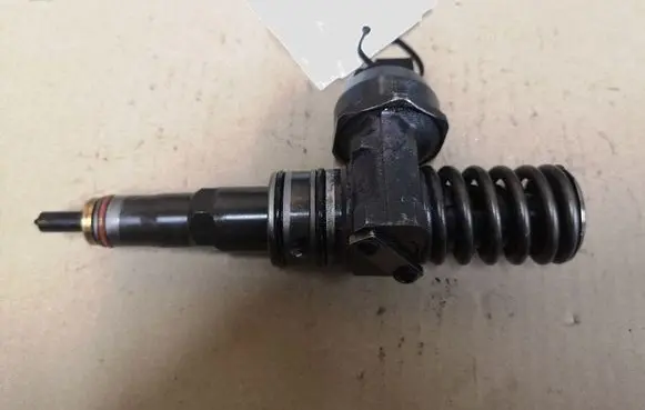 Volkswagen Touran I Fuel injector 038130073AG