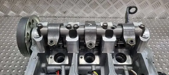 Volkswagen Polo IV 9N3 Engine head 045103373H