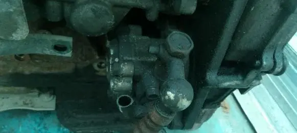 Nissan Almera N16 Power steering pump