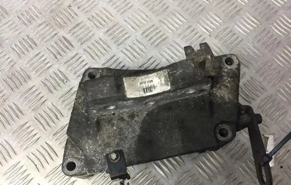 Opel Corsa D Engine mounting bracket