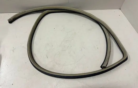 Toyota Avensis T250 Front door rubber seal 