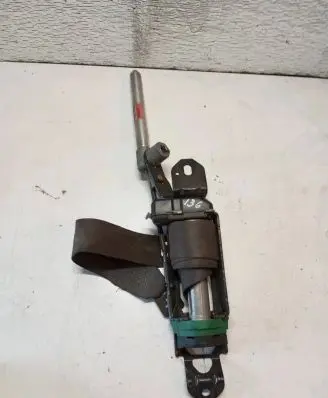 Volvo V70 Front seatbelt 9478153