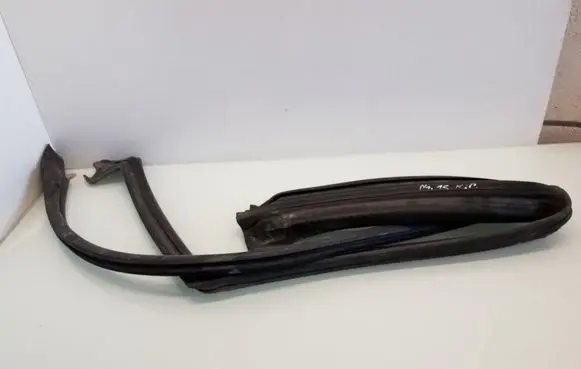 Subaru Forester SF Front door rubber seal