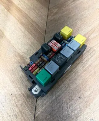 Mercedes-Benz R W251 Fuse module A1645400672 09521157