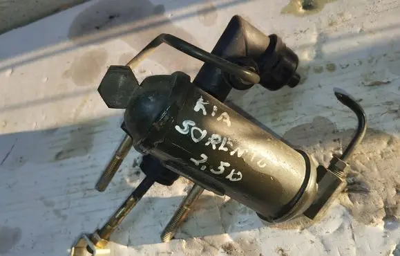 KIA Sorento Clutch master cylinder 