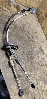 Opel Astra J Gear shift cable linkage 55563704