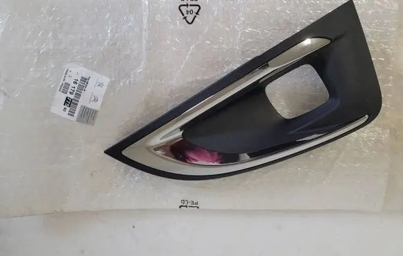 Peugeot 3008 II Front bumper lower grill 1617977580