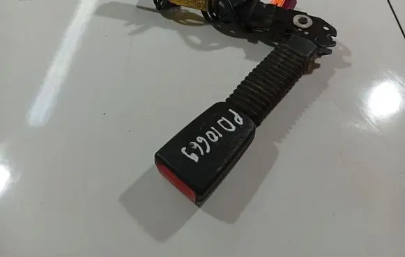 Ford Focus Front seatbelt buckle 95021