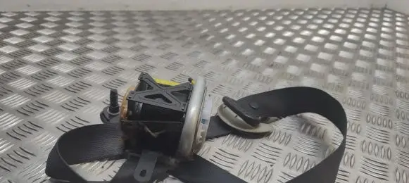 Toyota Avensis T250 Front seatbelt
