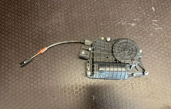 BMW 7 F01 F02 F03 F04 Rear door soft close latching motor 4154309800