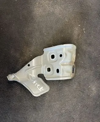 Fender mounting bracket