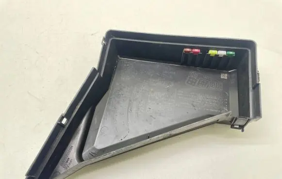 Subaru Forester SH Fuse box cover MB502000B